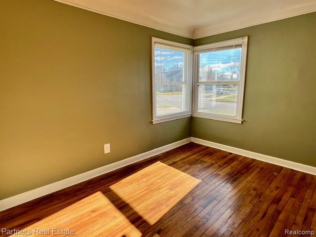 27516 Long Street, Livonia, MI 48152