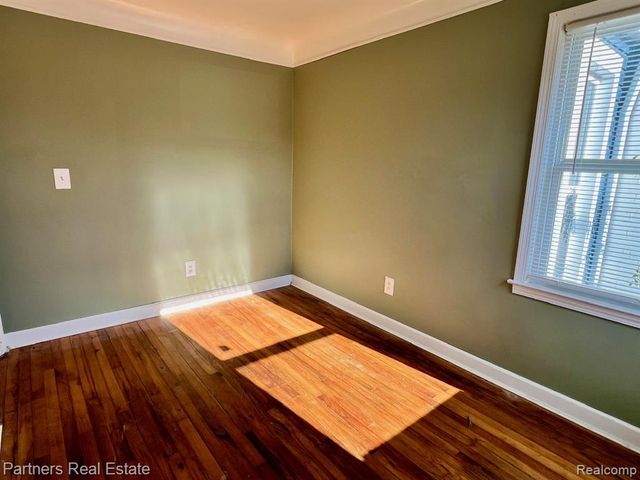 27516 Long Street, Livonia, MI 48152