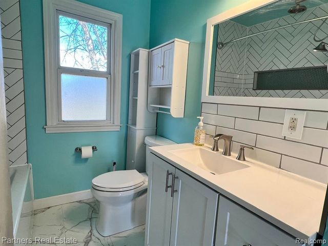 27516 Long Street, Livonia, MI 48152