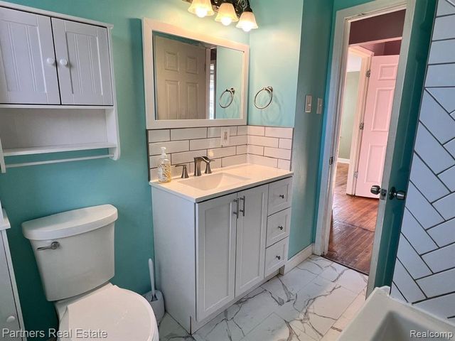 27516 Long Street, Livonia, MI 48152