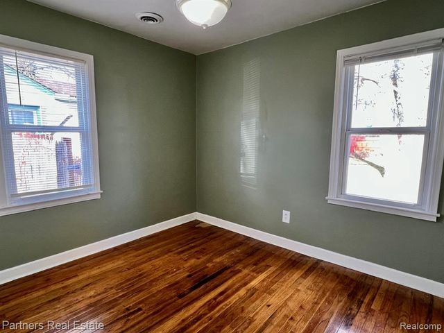 27516 Long Street, Livonia, MI 48152