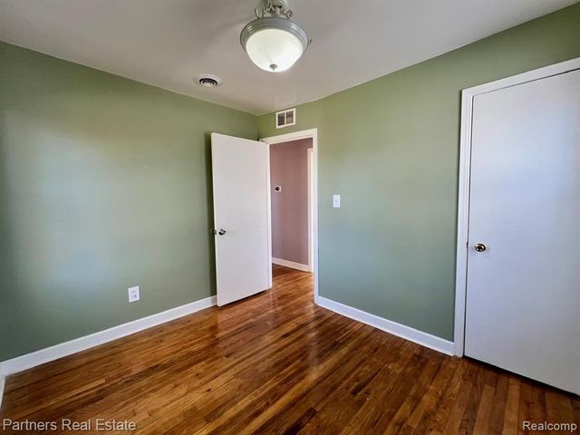 27516 Long Street, Livonia, MI 48152