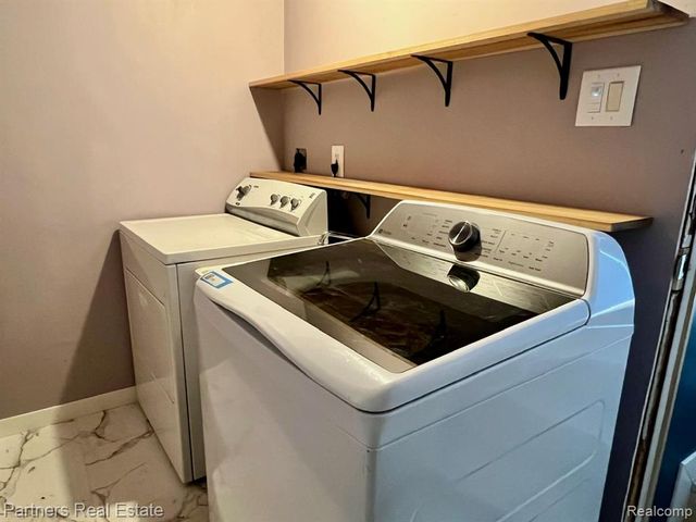 27516 Long Street, Livonia, MI 48152