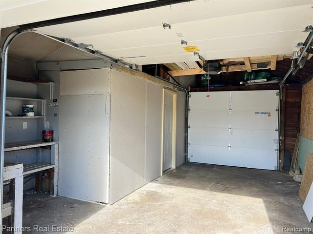 27516 Long Street, Livonia, MI 48152