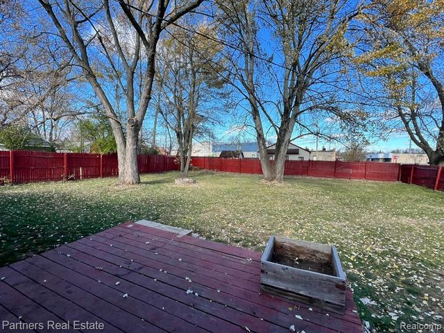 27516 Long Street, Livonia, MI 48152