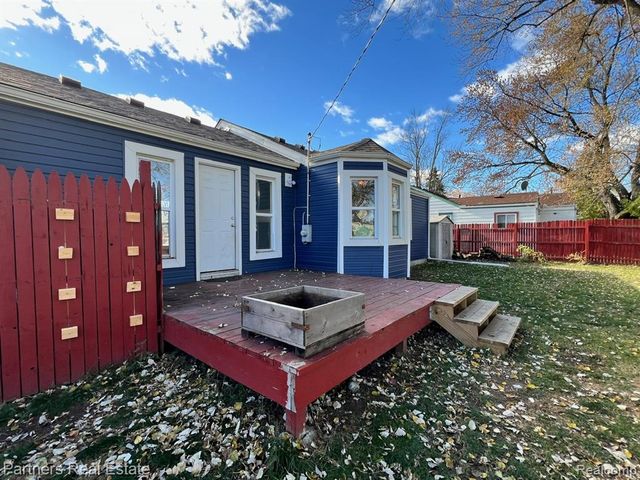 27516 Long Street, Livonia, MI 48152