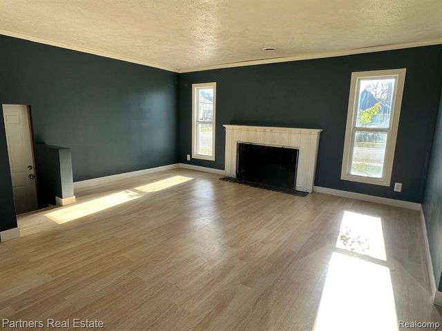 27516 Long Street, Livonia, MI 48152