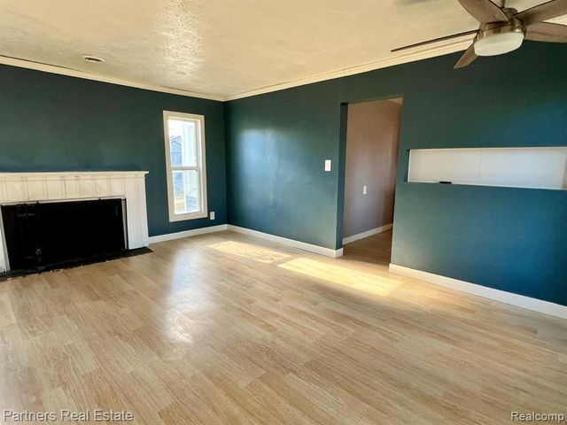 27516 Long Street, Livonia, MI 48152