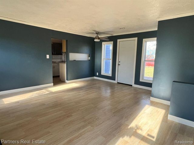 27516 Long Street, Livonia, MI 48152