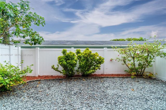 5327 SW 40th Ave, Dania Beach, FL 33314