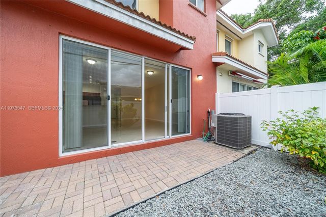 5327 SW 40th Ave, Dania Beach, FL 33314