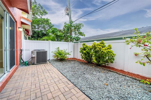 5327 SW 40th Ave, Dania Beach, FL 33314