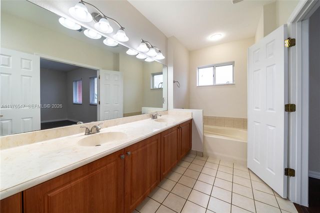 5327 SW 40th Ave, Dania Beach, FL 33314