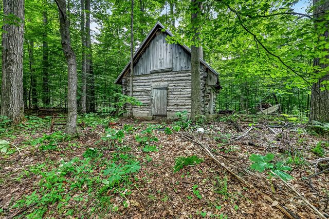 1085 S 96th Avenue, Shelby, MI 49455