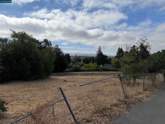 387 Camino Las Juntas, Pleasant Hill, CA 94523