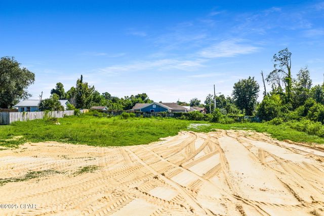 697 W 13th Street, Panama City, FL 32401