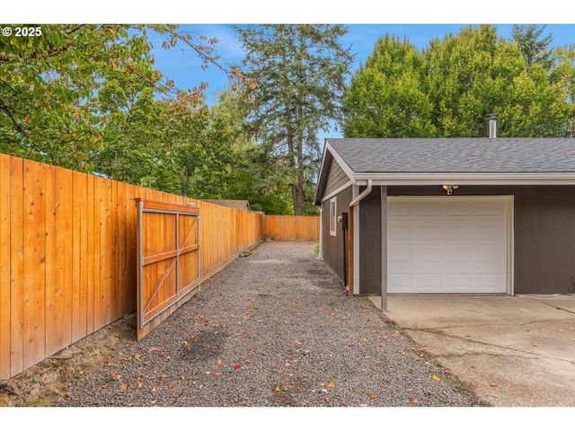 1333 N ADAMS St, Lafayette, OR 97127