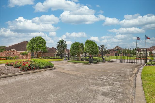 3310 Spring Landing Lane, Pearland, TX 77584