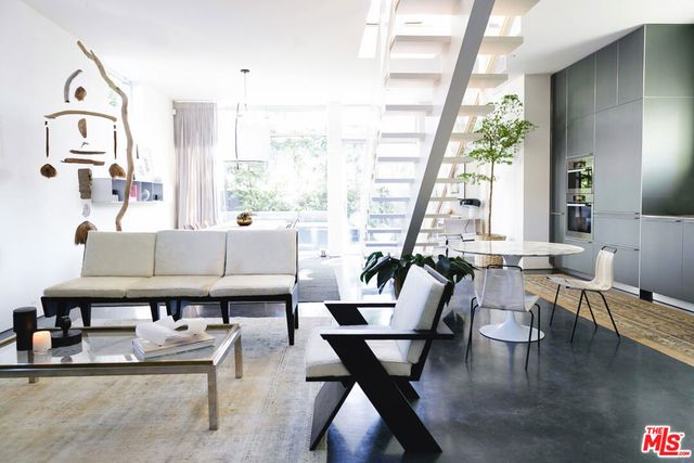 1201 CABRILLO Avenue, Venice, CA 90291