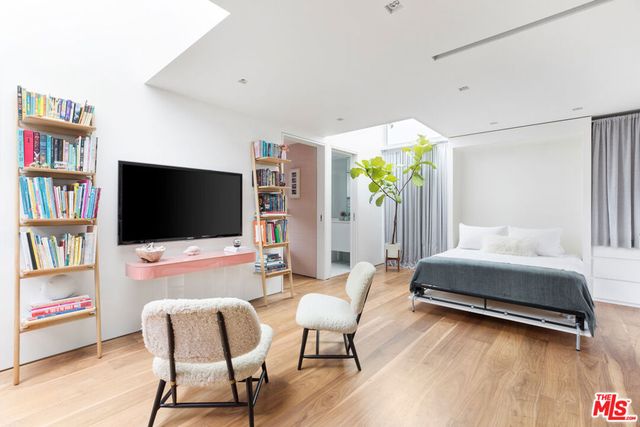 1201 CABRILLO Avenue, Venice, CA 90291