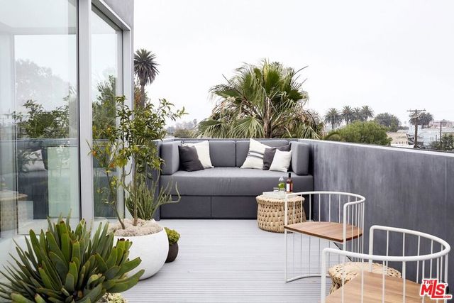 1201 CABRILLO Avenue, Venice, CA 90291