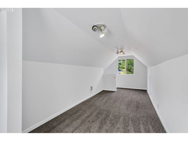 72 BRUNNING Rd, Stevenson, WA 98648