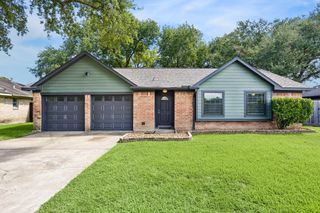 1605 Cypress Hollow Street, Friendswood, TX 77581