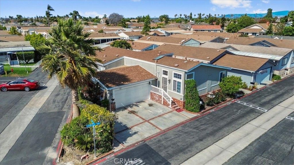 Image 4 of property listing at 201 Crow Lane, Fountain Valley, CA 92708