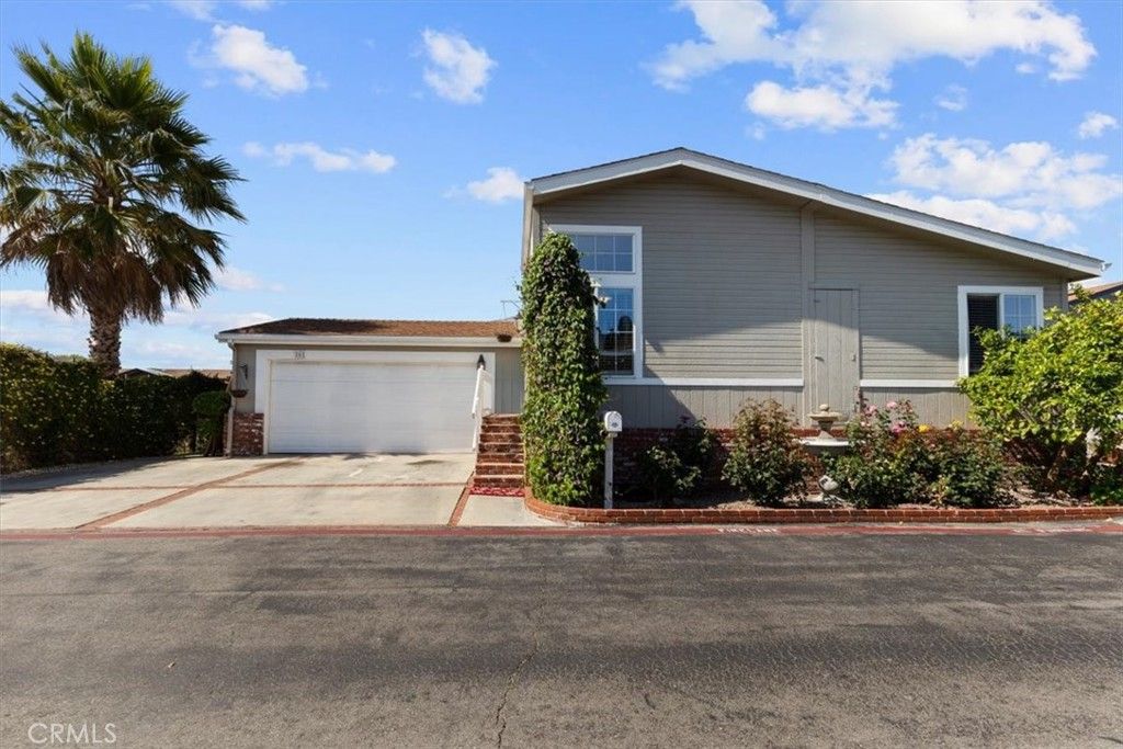Image 5 of property listing at 201 Crow Lane, Fountain Valley, CA 92708