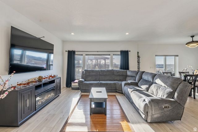 915 N EVELYN ST, Farmington, UT 84025