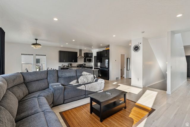 915 N EVELYN ST, Farmington, UT 84025