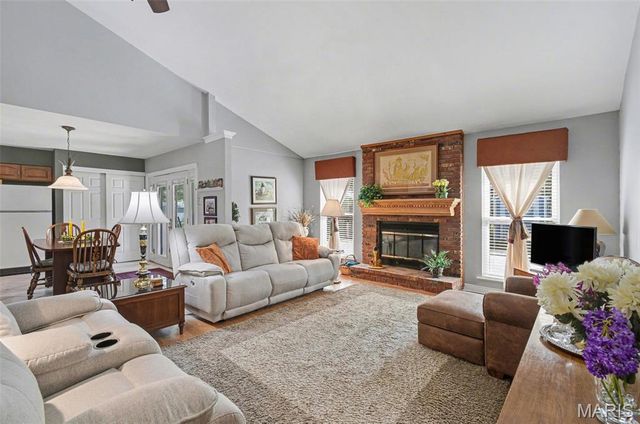 9560 Banyon Tree Court, St Louis, MO 63126