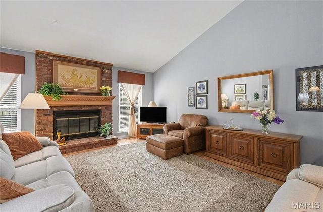 9560 Banyon Tree Court, St Louis, MO 63126