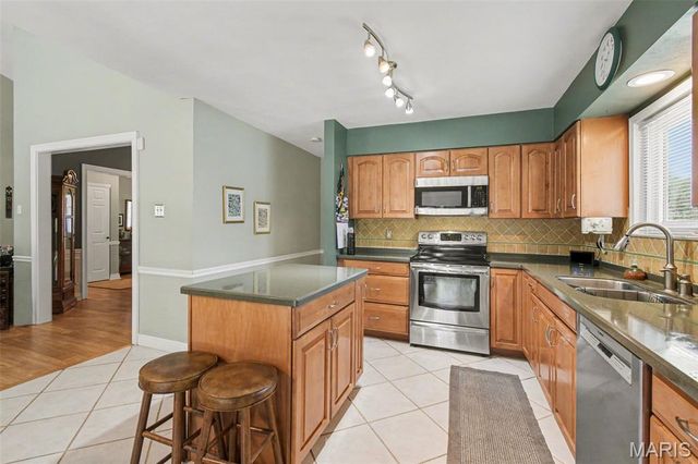 9560 Banyon Tree Court, St Louis, MO 63126