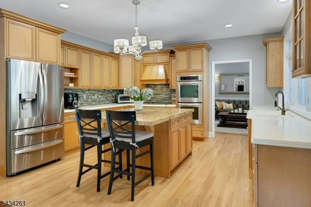 5 Coe Farm Rd, Mendham Twp., NJ 07945