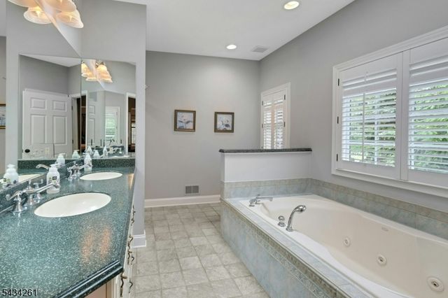 5 Coe Farm Rd, Mendham Twp., NJ 07945