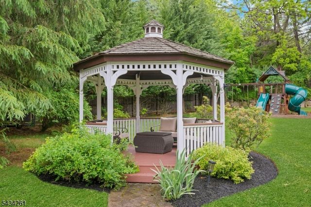 5 Coe Farm Rd, Mendham Twp., NJ 07945