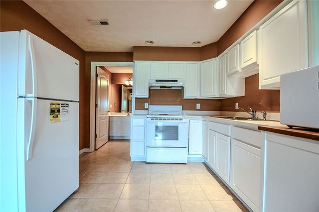 6380 Pin Oak Court, Huber Heights, OH 45424
