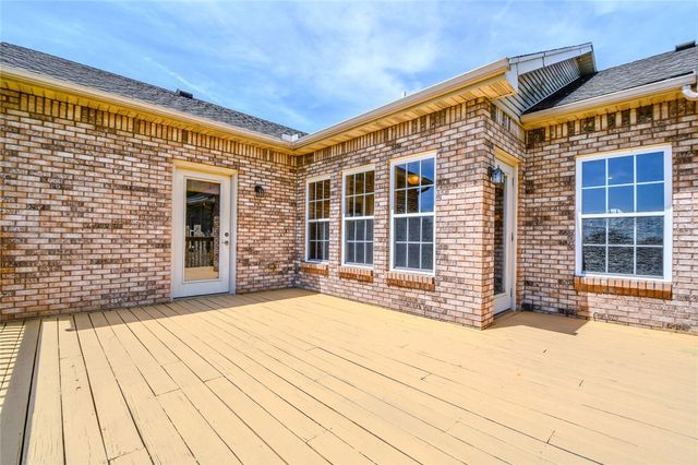 6380 Pin Oak Court, Huber Heights, OH 45424
