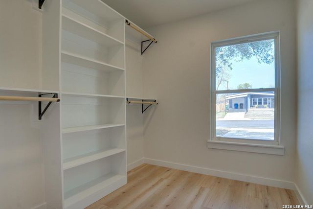 322 E Rampart Dr, San Antonio, TX 78216