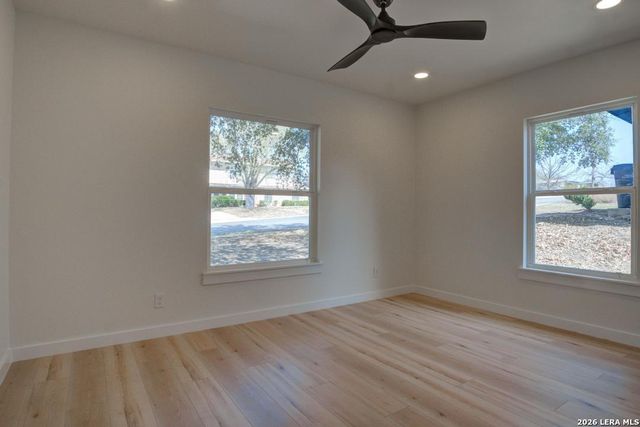 322 E Rampart Dr, San Antonio, TX 78216