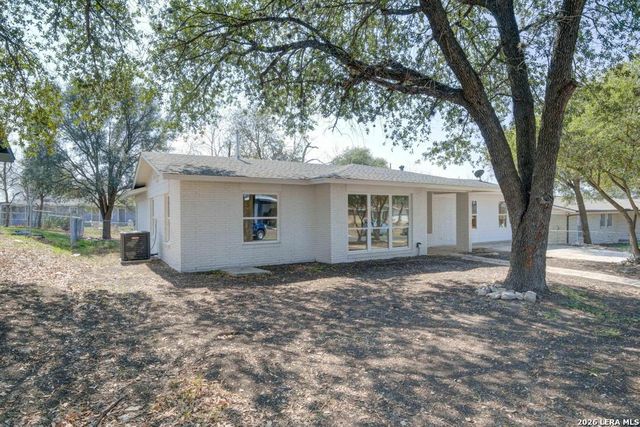 322 E Rampart Dr, San Antonio, TX 78216