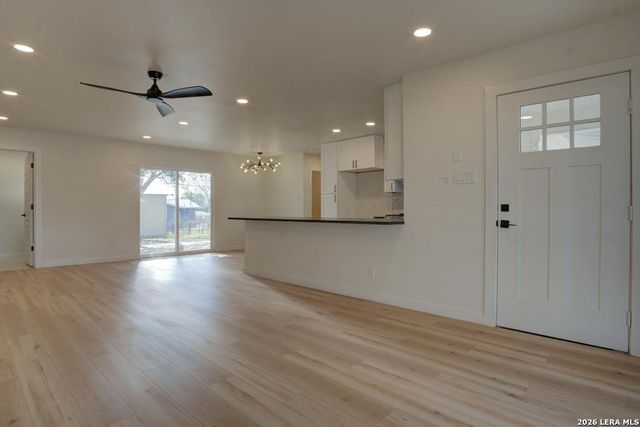 322 E Rampart Dr, San Antonio, TX 78216