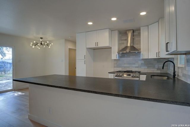 322 E Rampart Dr, San Antonio, TX 78216