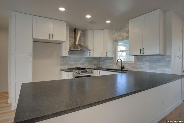 322 E Rampart Dr, San Antonio, TX 78216