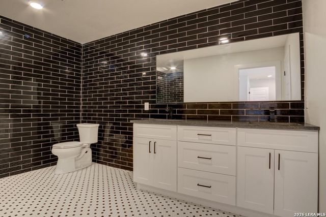 322 E Rampart Dr, San Antonio, TX 78216