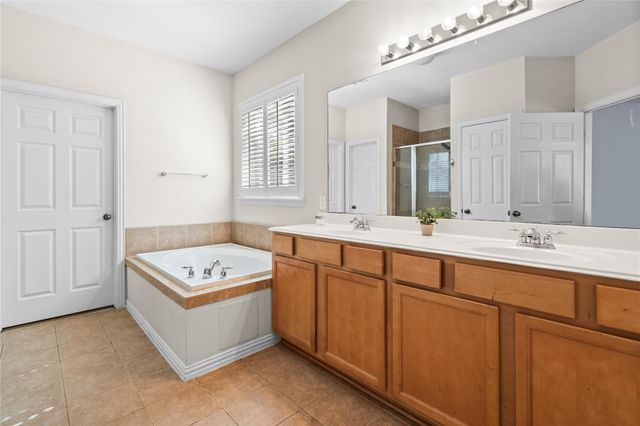 14807 Summer Knoll Lane, Houston, TX 77044