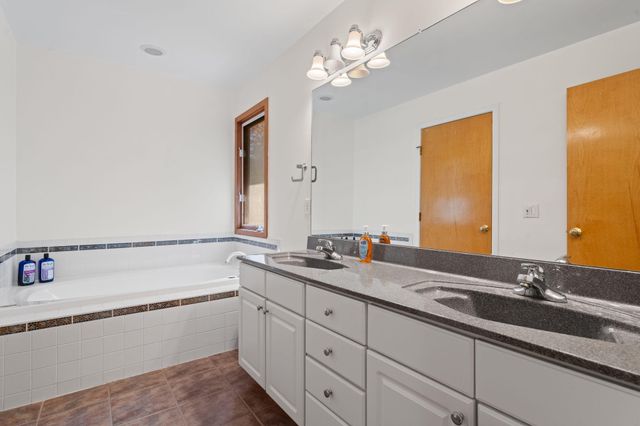 254 Hunters Trail, Ann Arbor, MI 48103