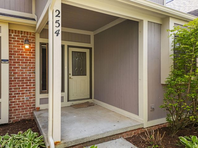 254 Hunters Trail, Ann Arbor, MI 48103