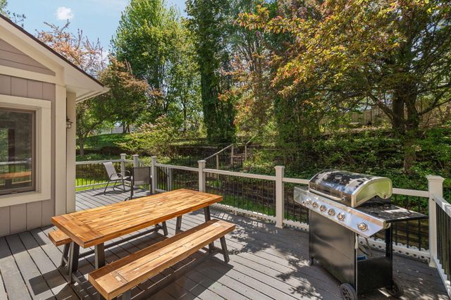254 Hunters Trail, Ann Arbor, MI 48103